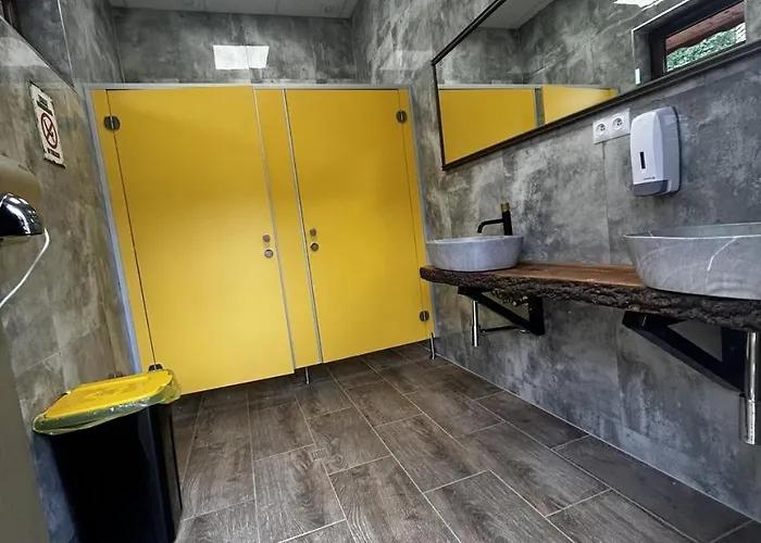 Czarci Jar Campsite Swiebodzice